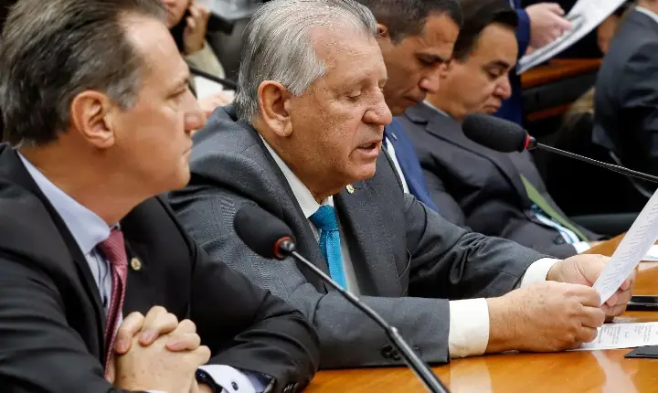 Deputado Federal Sperafico assina PEC que limita IPVA a 1% e muda forma de cálculo