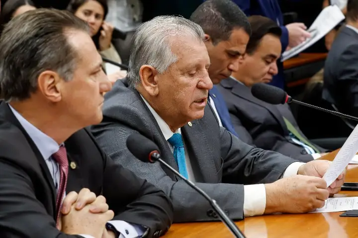 Deputado Federal Sperafico assina PEC que limita IPVA a 1% e muda forma de cálculo